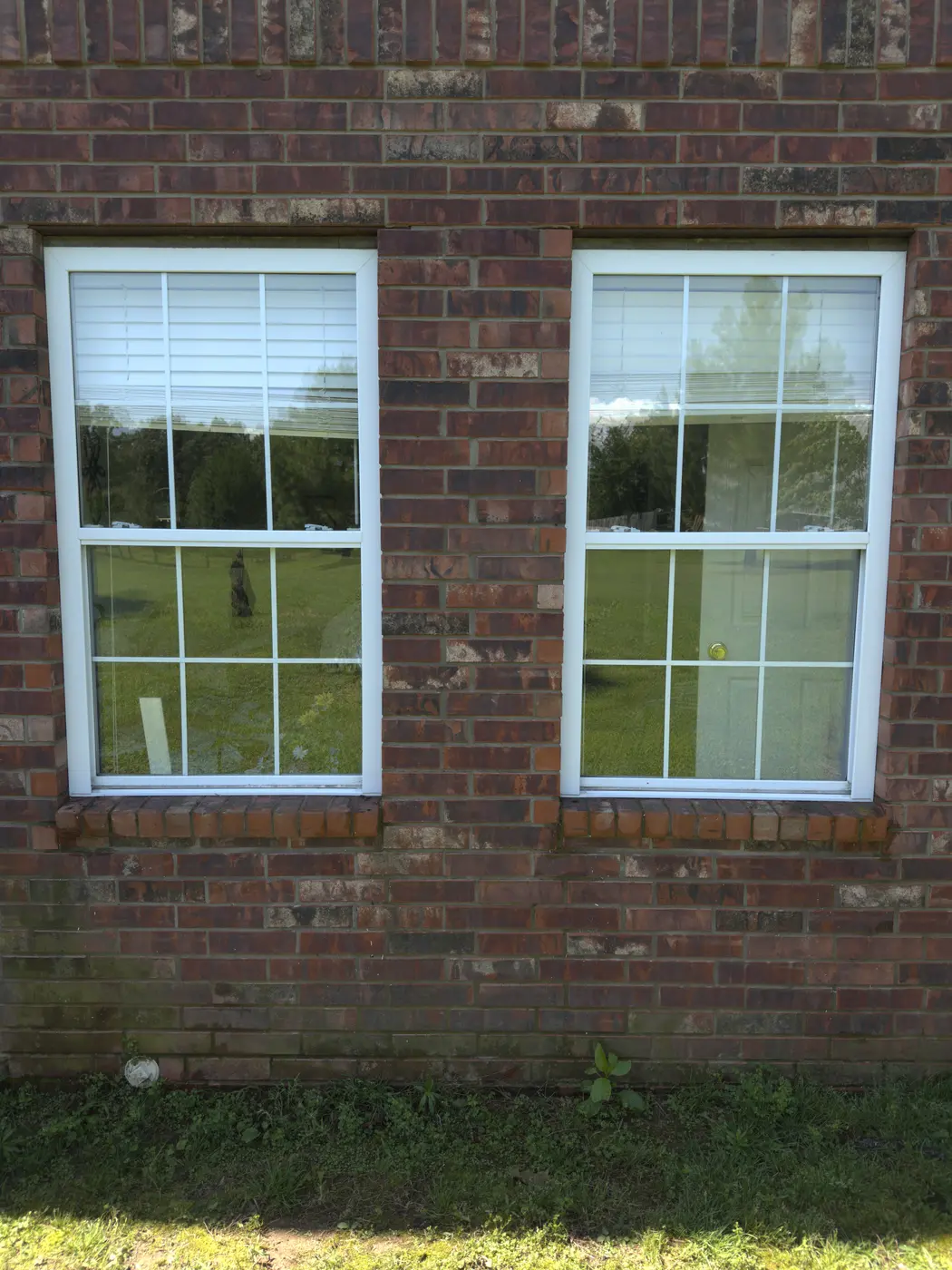 Spotless, freshly cleaned windows on a brick home in Northwest Arkansas